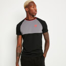 Camiseta de manga corta con corte ajustado – Negro/Carbón/Rojo