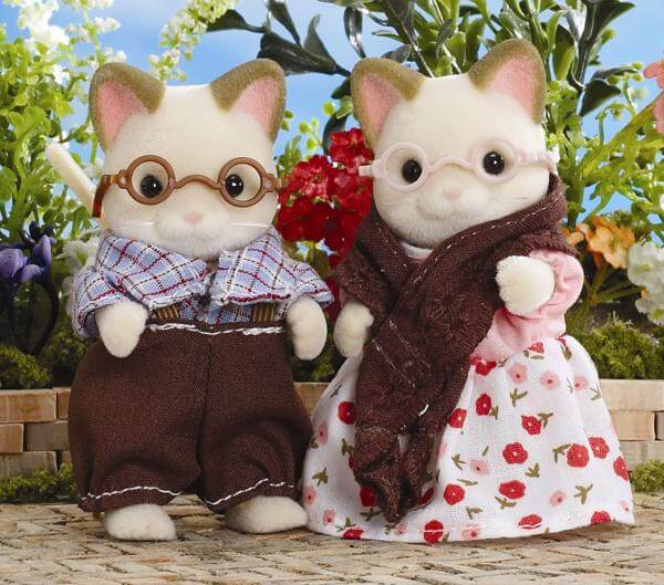 Sylvanian Families: Cream cat grandparents