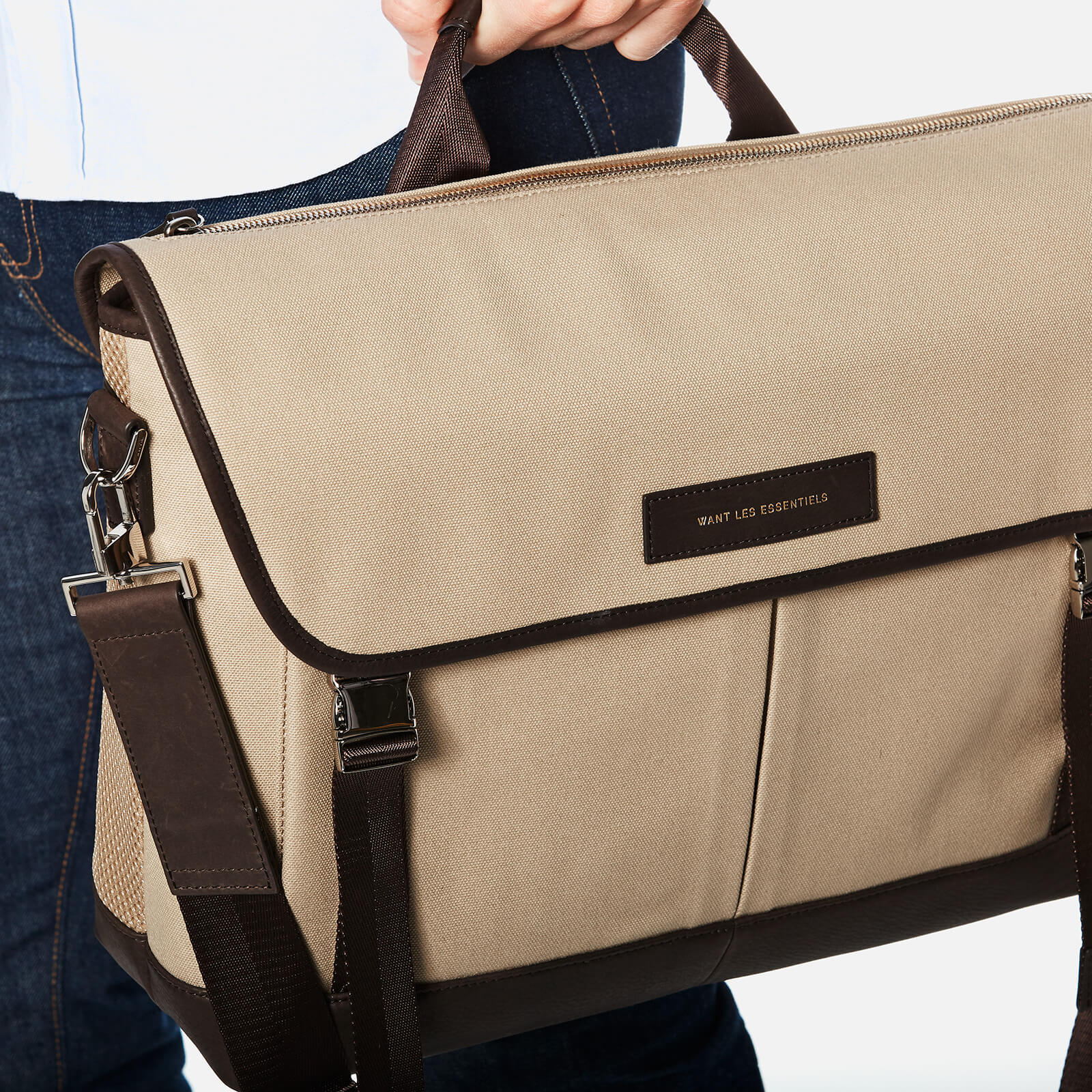 Want les essentiels messenger bag outlet