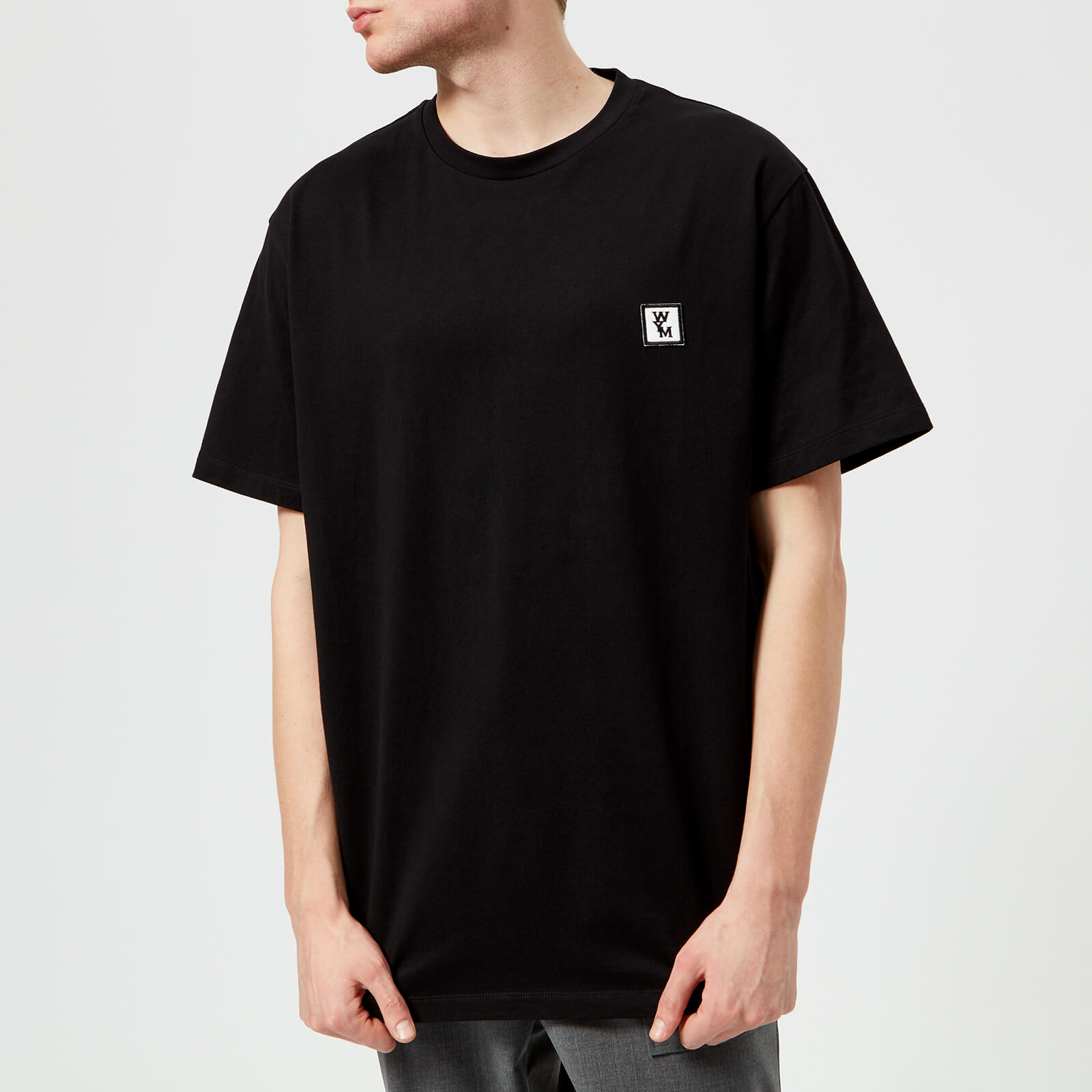 【関税込み】WOOYOUNGMI ブラック ロゴ刺繍 Tシャツ Black Logo Embroidered T-Shirt - WOOYOUNGMI