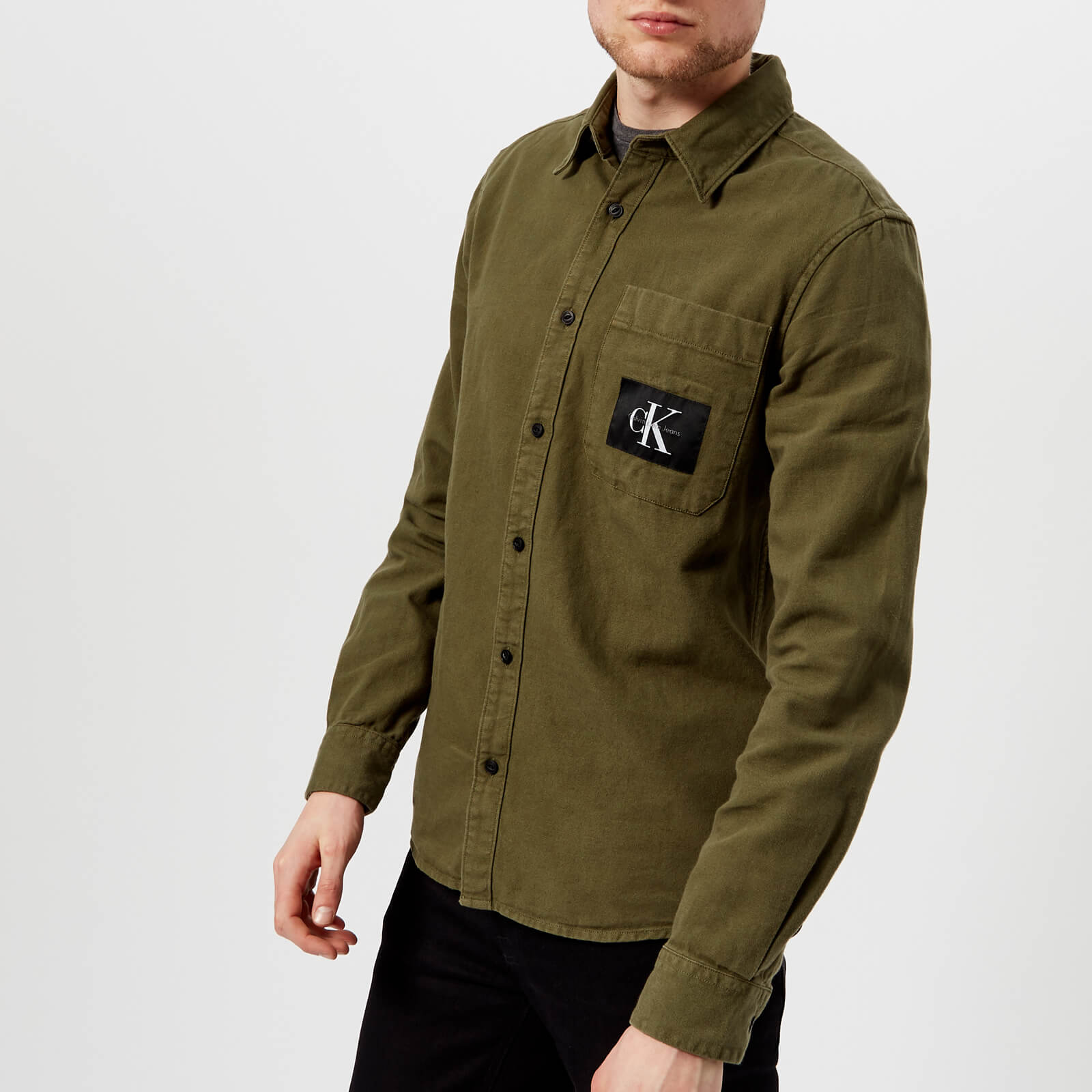 Tシャツ・カットソー   Men's Relaxed Fit Varsity CK Logo Patch Short S Relaxed Varsity Logo T-Shirt | Calvin Klein