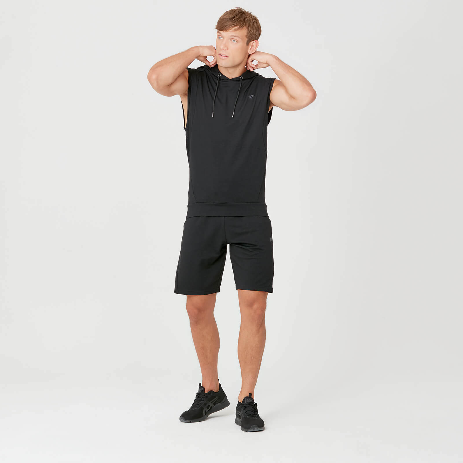 メンズ スリムフィット フォーム ノースリーブ パーカー｜ブラック（黒色系）｜マイプロテイン | MYPROTEIN™