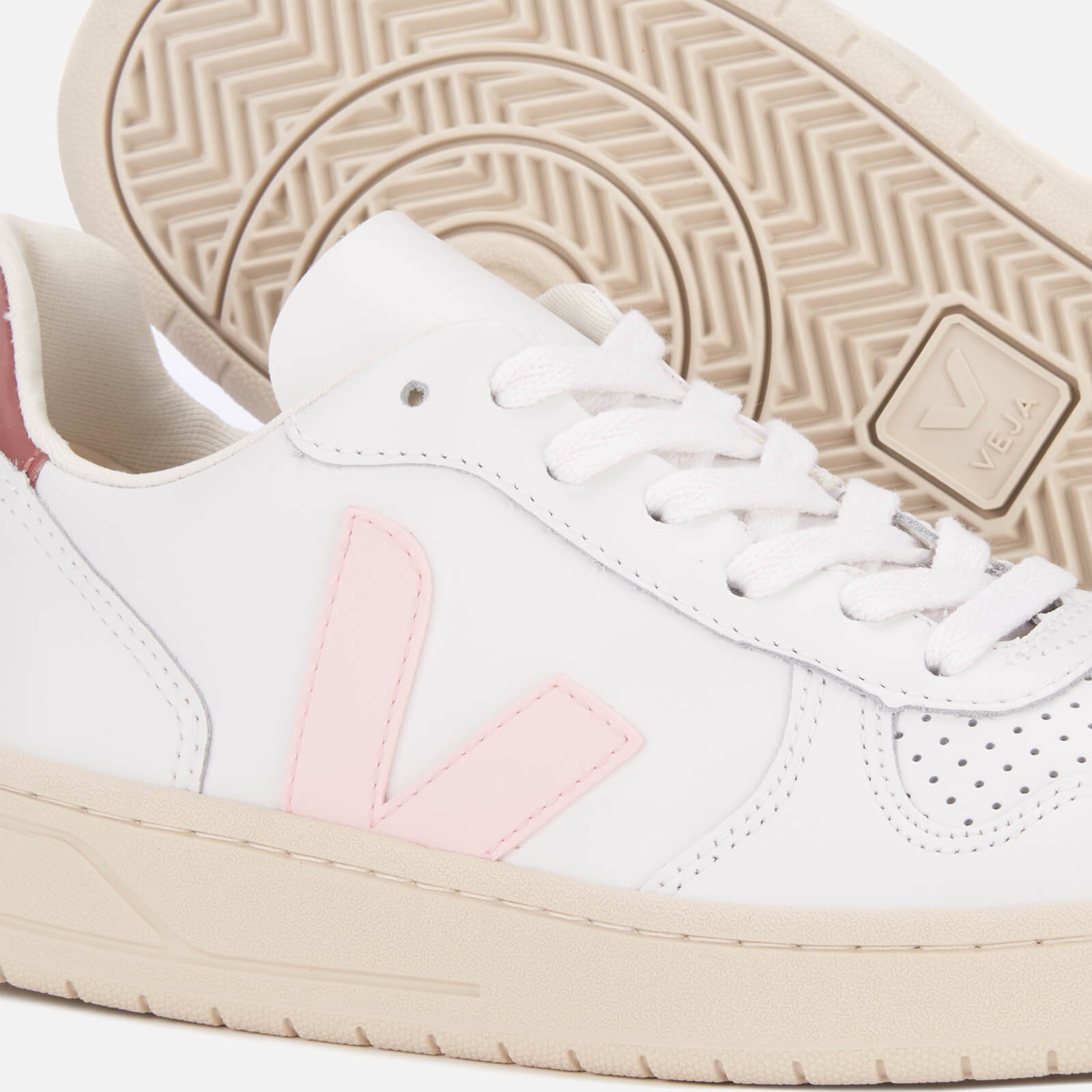 Veja Women s V 10 Leather Trainers Extra White Petal Dried Petal Coggles