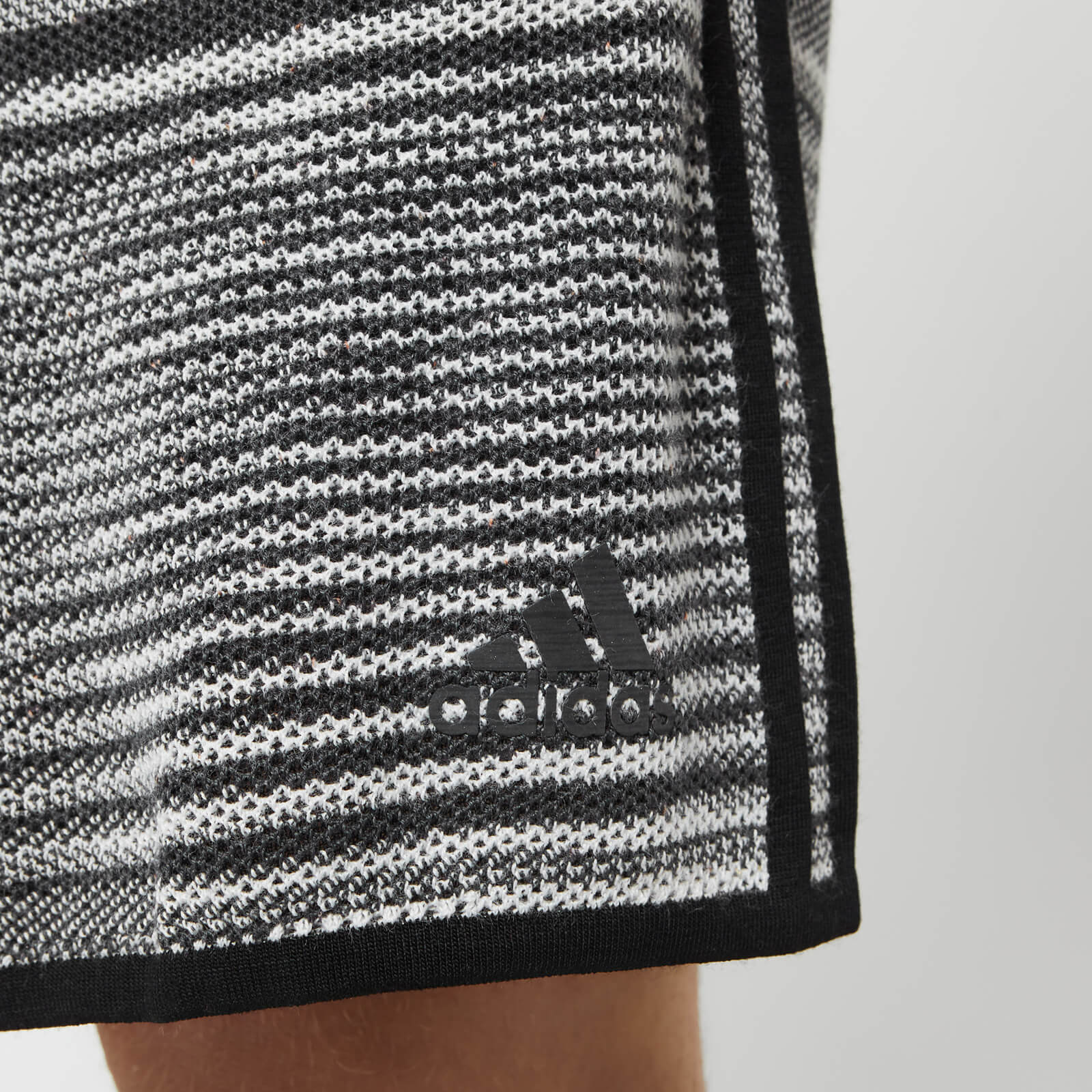 adidas - 即日発送 新品タグ付き Missoni Saturday Shorts adidas - 即日発送 新品タグ付き Missoni Saturday Shortsの通販