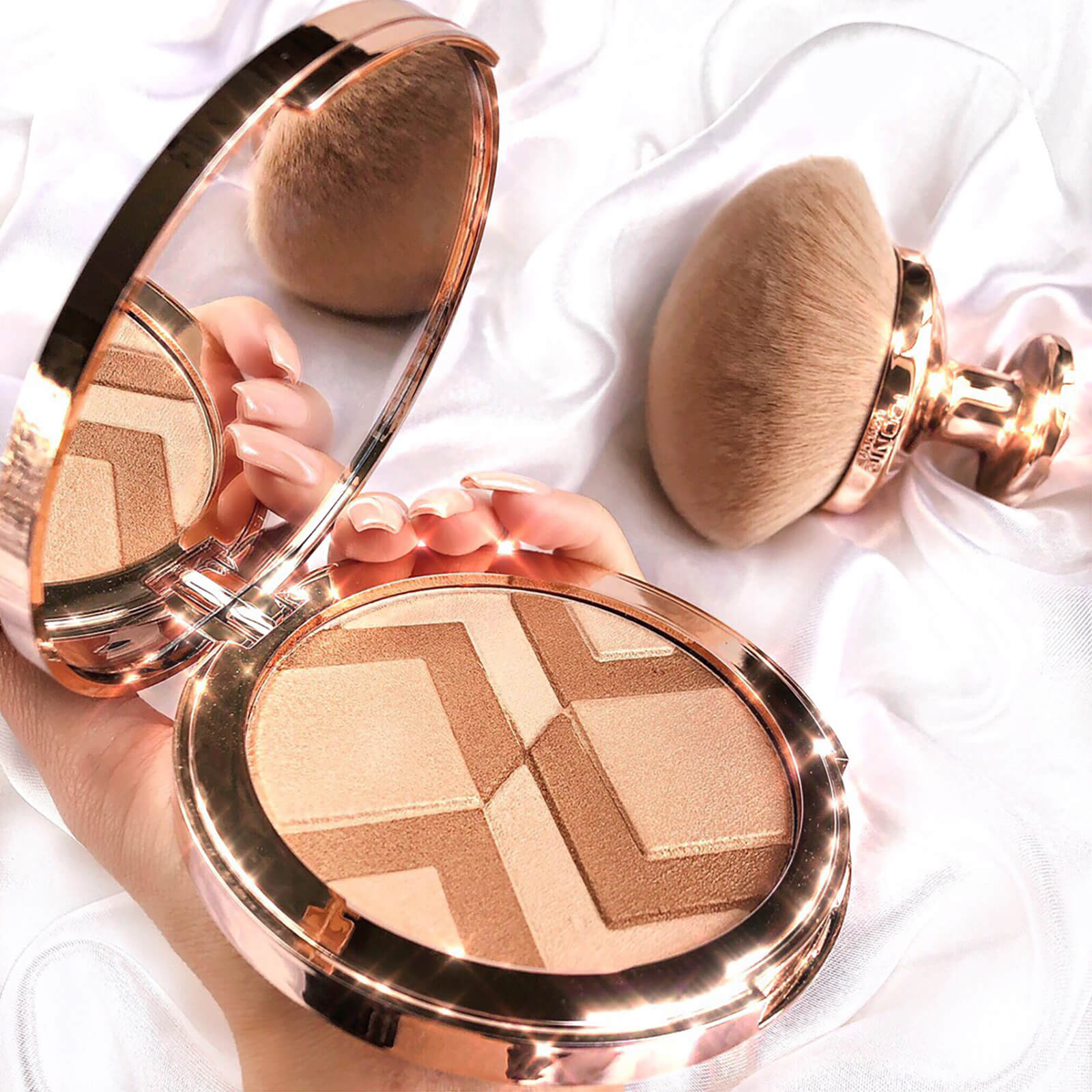 ICONIC London Luminous Powder 16g (Various Shades) | LOOKFANTASTIC