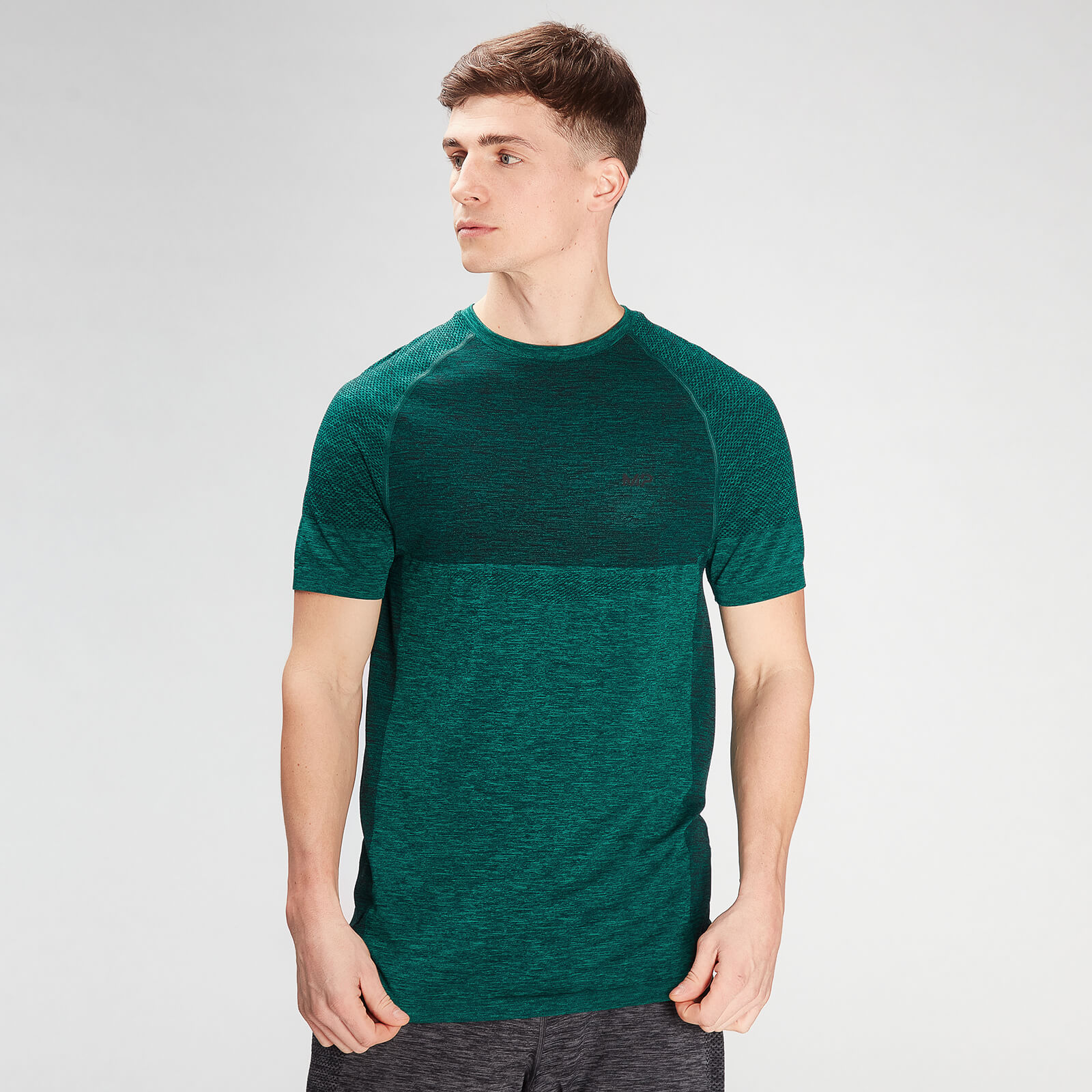 Мъжка безшевна тениска с къс ръкав Essential на MP - ярко зелен меланж - S