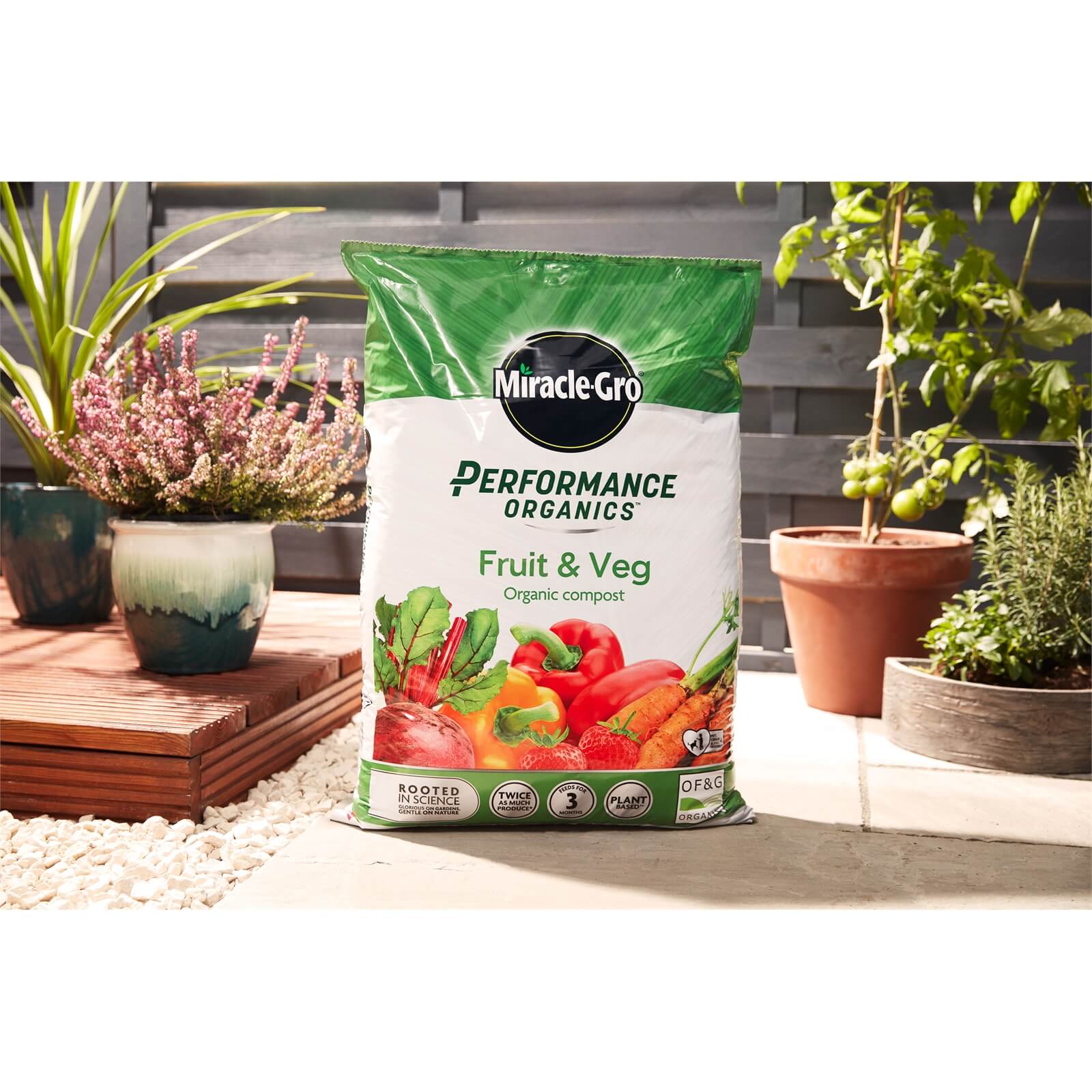 Miracle-Gro Performance Organics Fruit & Veg Organic Compost - 40L