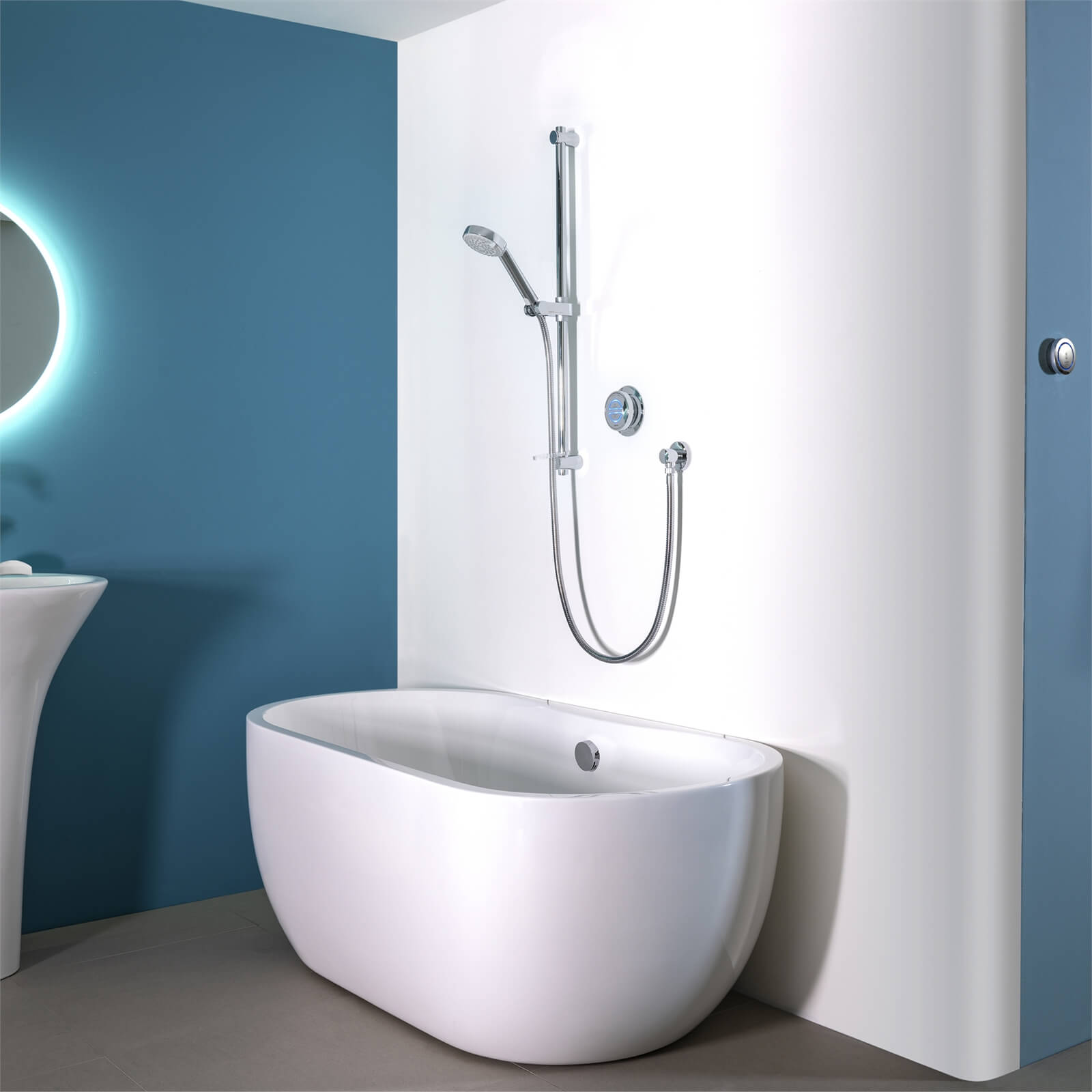 Aqualisa Quartz Concealed with Adustable Head and Bath Filler - High Pressure/Combi