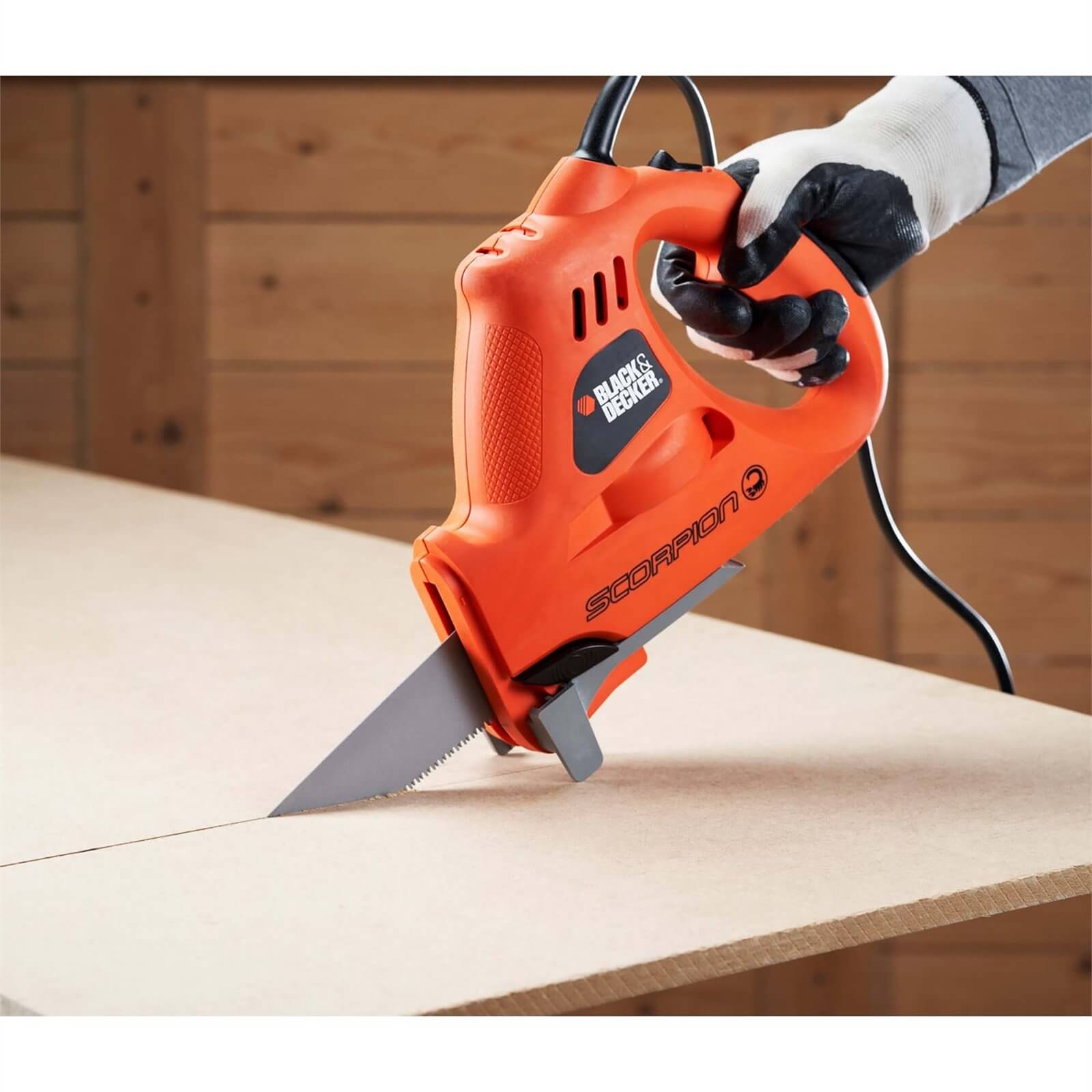 BLACK+DECKER Scorpion 400W Powered Hand Saw with Blades (KS890ECN-GB)