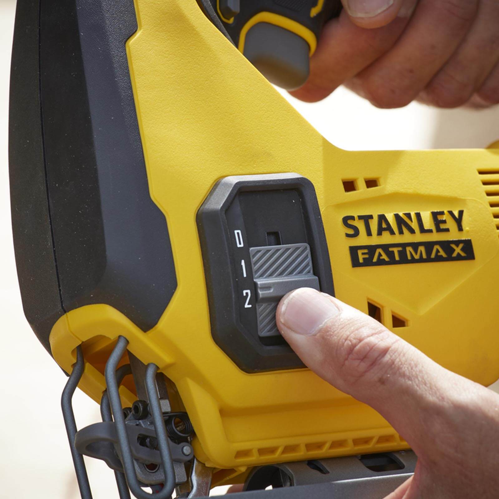 STANLEY FATMAX V20 18V Cordless Jigsaw with Blade and Kit Box (SFMCS600D1K-GB)