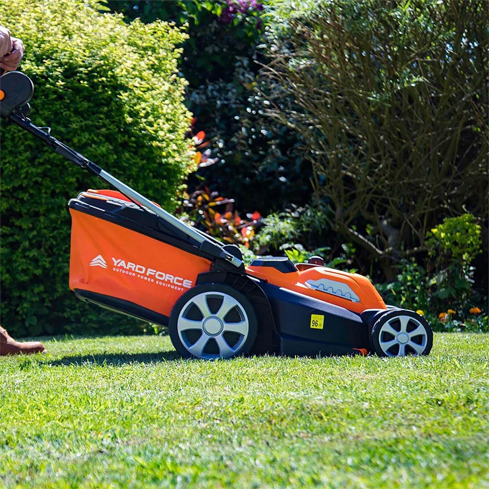 Yard Force 40V 34 cm Cordless Lawnmower with Lithium Ion Battery & Quick Charger
