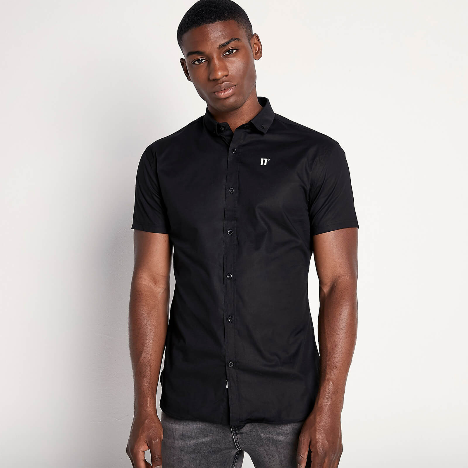 Camisa de Manga Corta con Logo en Contraste Negro 11 Degrees ES