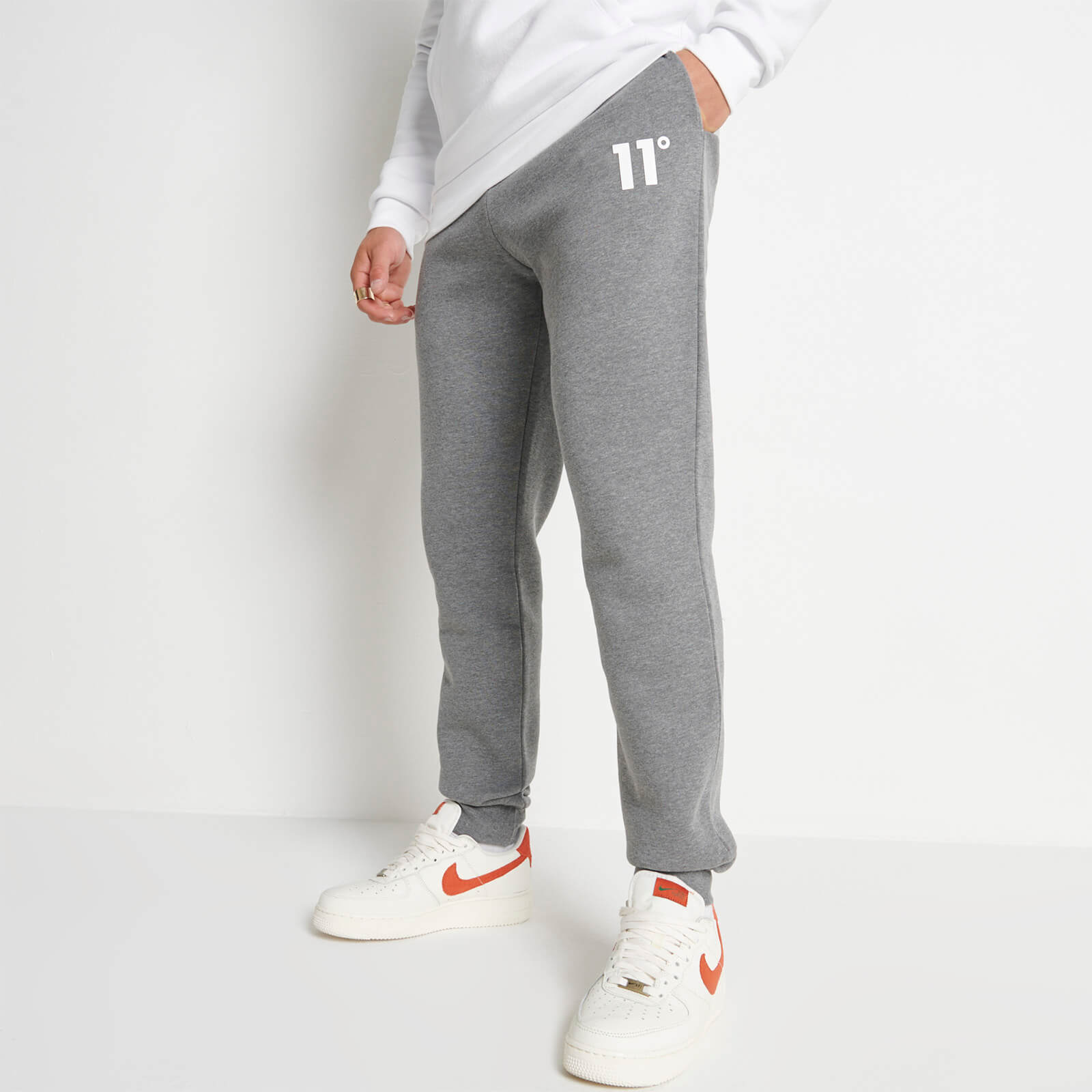 11 degrees slim fit sales joggers