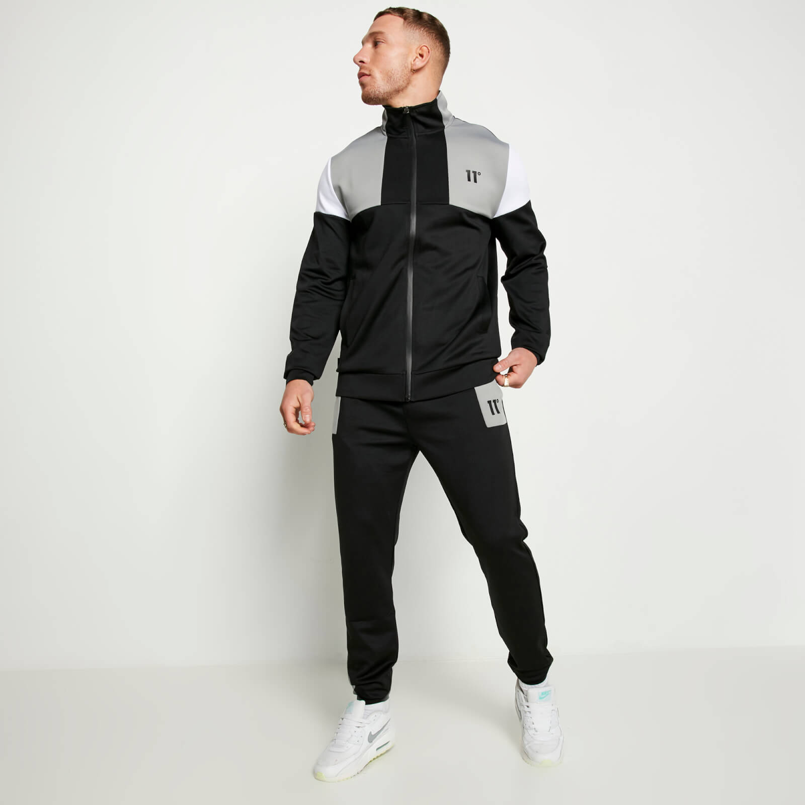 Chandal nike plata discount