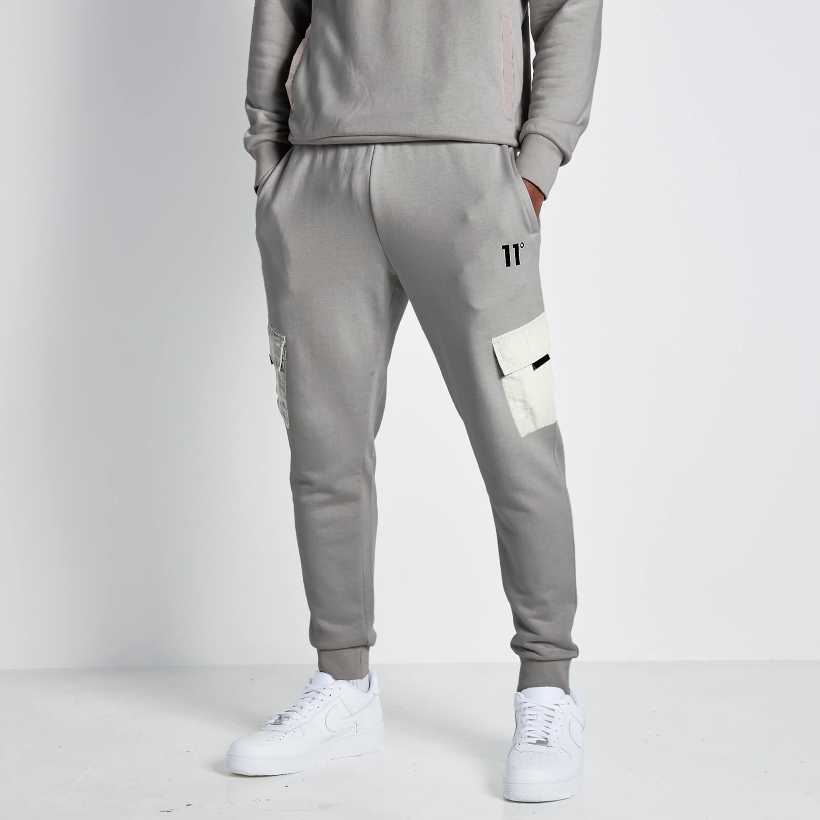 11 degrees joggers top grey