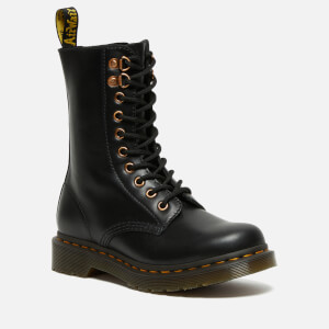 Black boots sales like doc martens