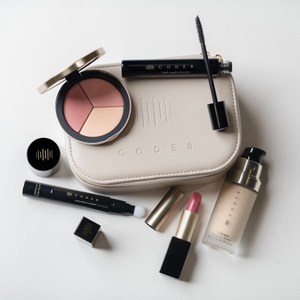 Kelly Rutherford x Code8