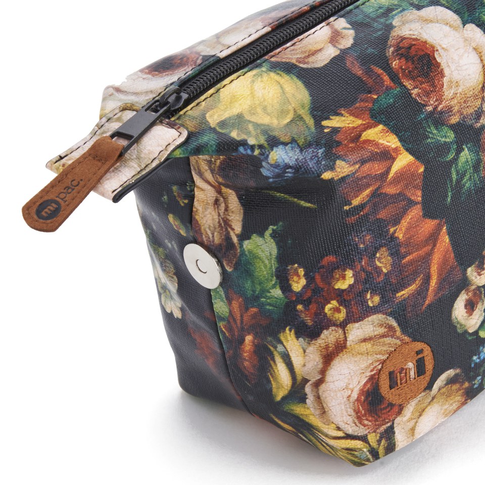Mi pac wash bag top