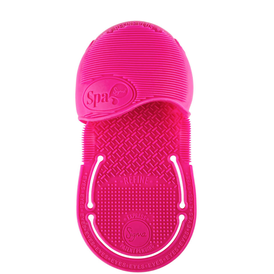 Sigma Spa® Express Brush Cleaning Glove
