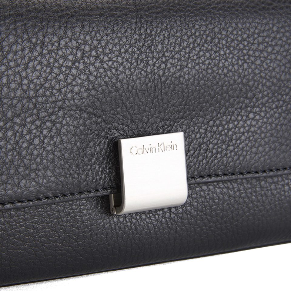 Calvin Klein Women's Kate Pebbled Leather Clutch Bag - Black