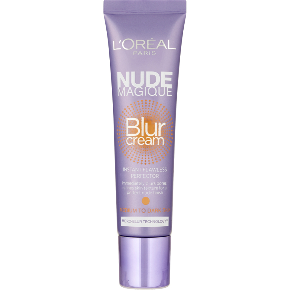 Crema de efecto blur Nude Magique Blur Cream de L'Oréal Paris de tono medio/oscuro.