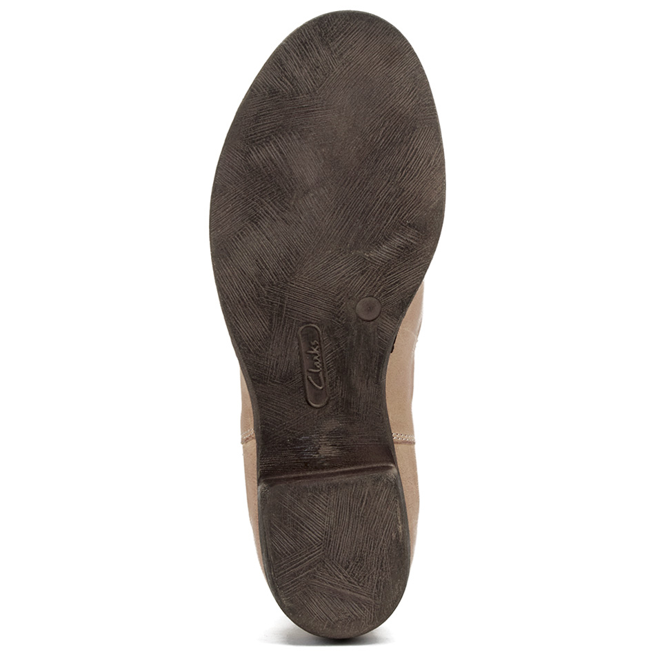 Clarks Women s Colindale Ritz Leather Chelsea Boots Light Tan