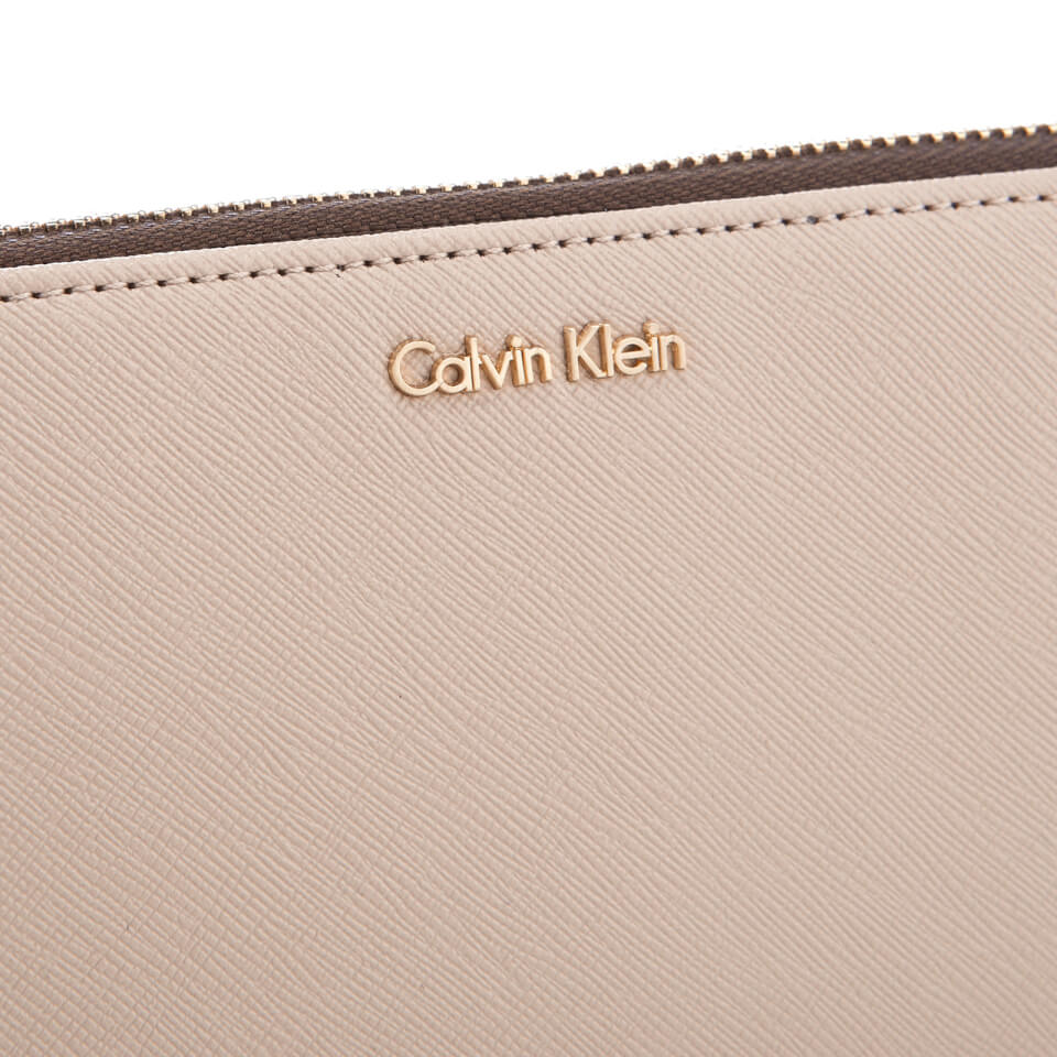 Calvin Klein Women's M4Rissa Large Zip Around Purse - Mushroom