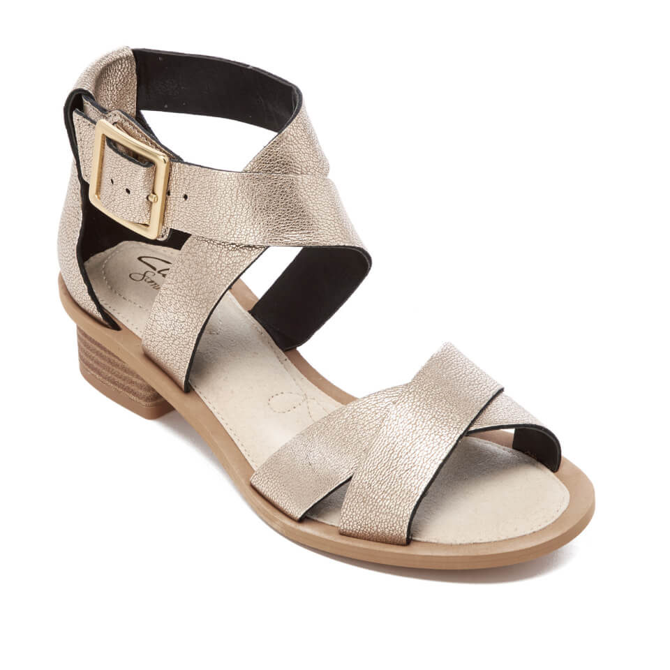 Clarks Women s Sandcastle Ray Leather Strappy Sandals Champagne Metallic