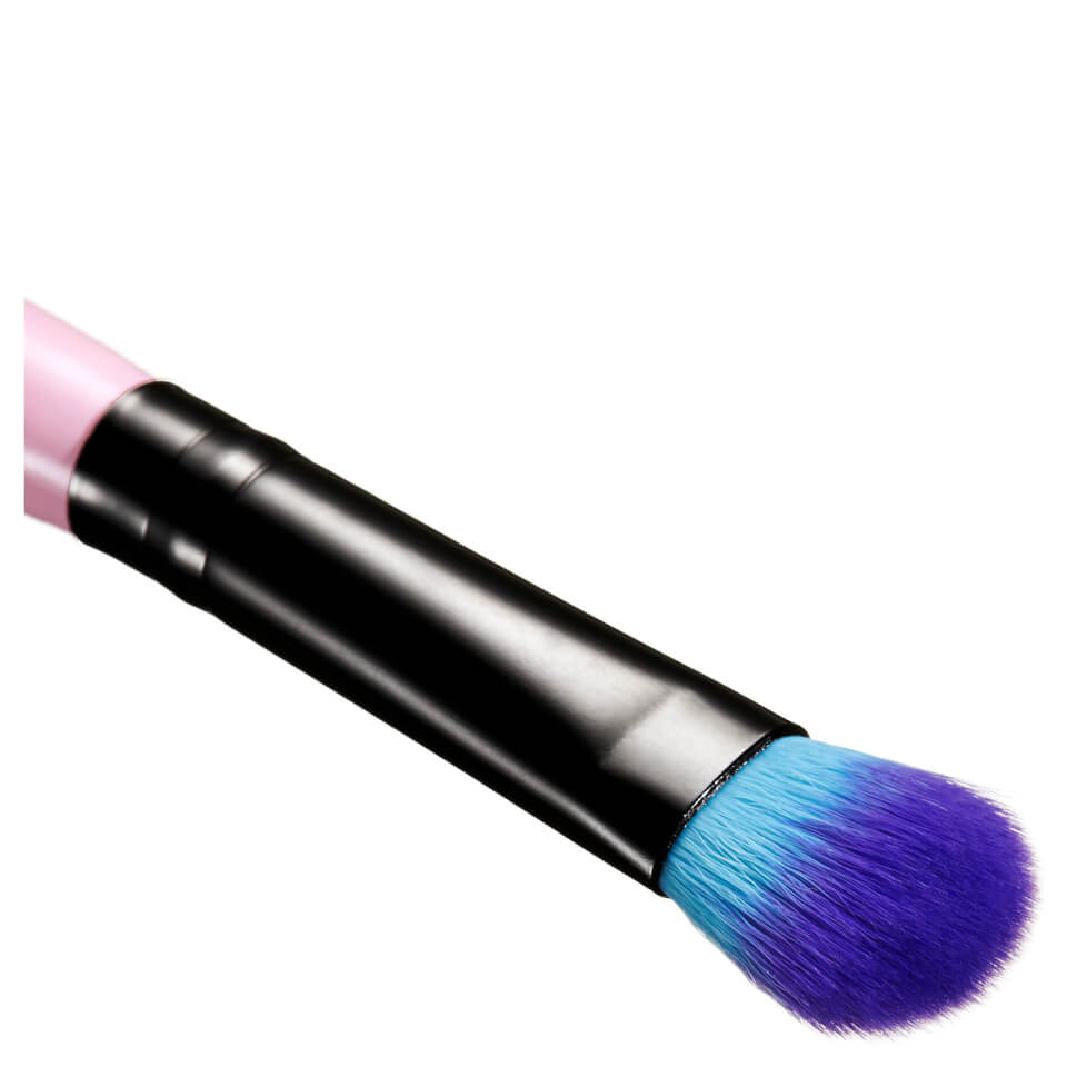 Spectrum Collections A06 Large Fluffy Shader Brush