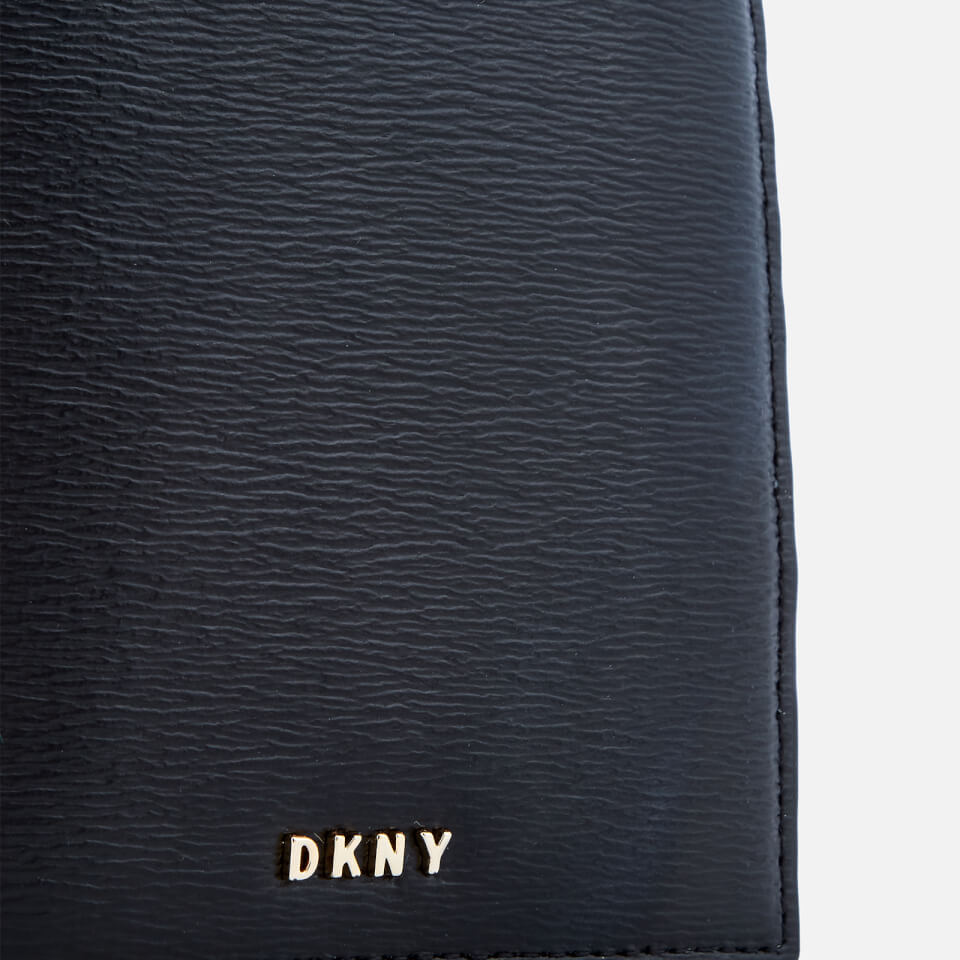 DKNY Women's Sutton Passport and Luggage Tag Gift Box - Black
