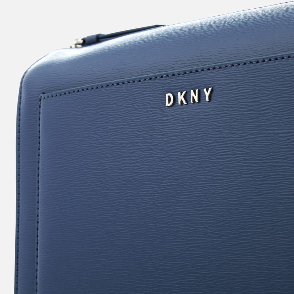 DKNY Women's Bryant Medium Box Cross Body Bag - Blue Jay