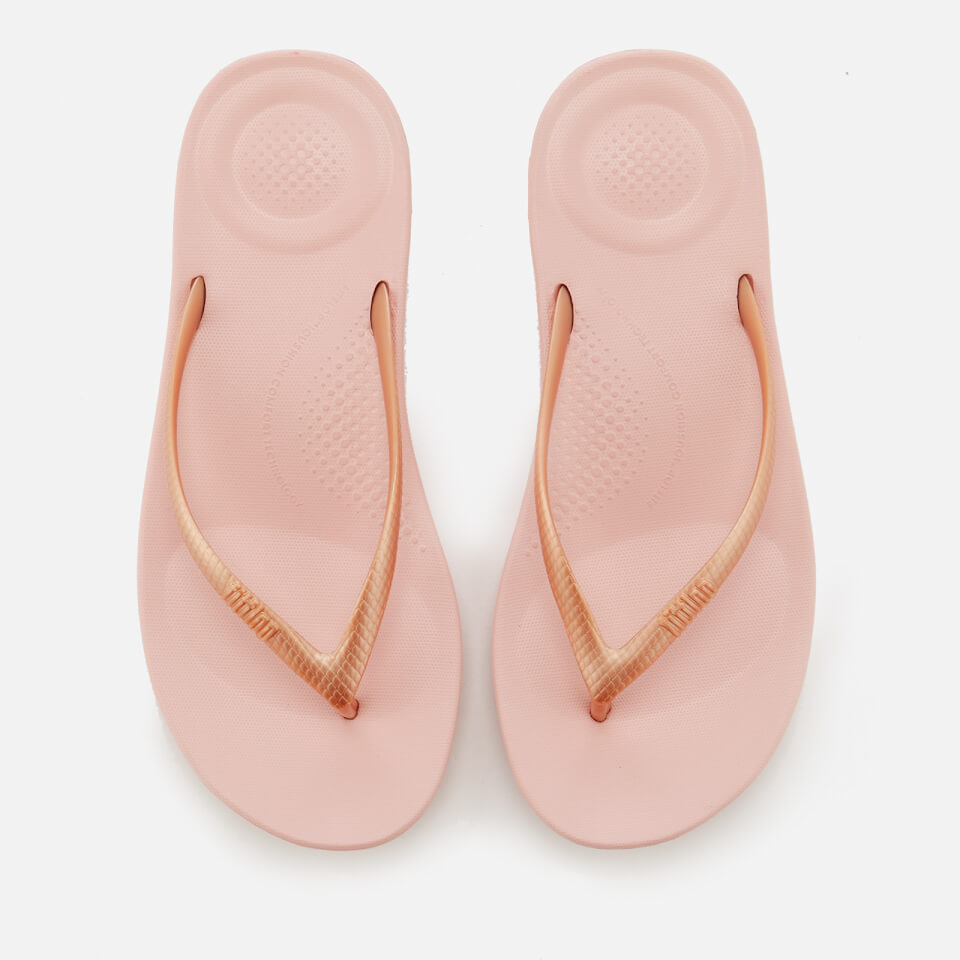 FitFlop Women's iQushion Ergonomic Flip Flops - Nude/Rose Gold/Mix | Allsole