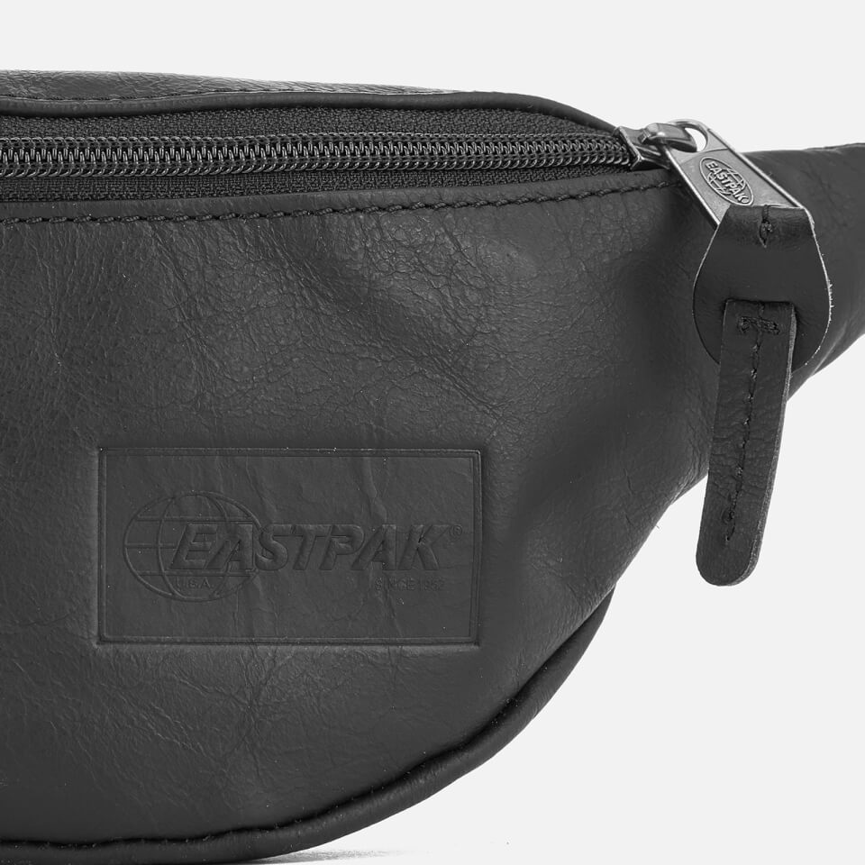 Eastpak Men's Springer Leather Cross Body Bag - Black Ink