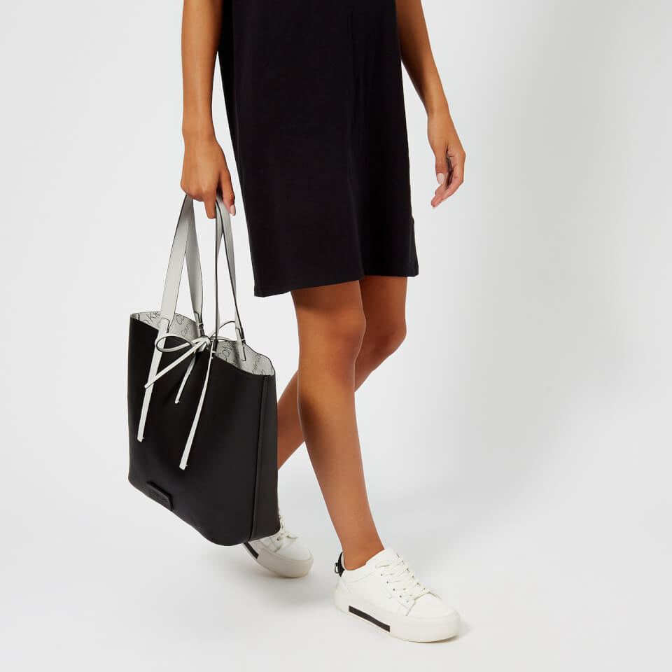 Calvin Klein Women's Inside Out Large Shopper Bag - Grey/Black
