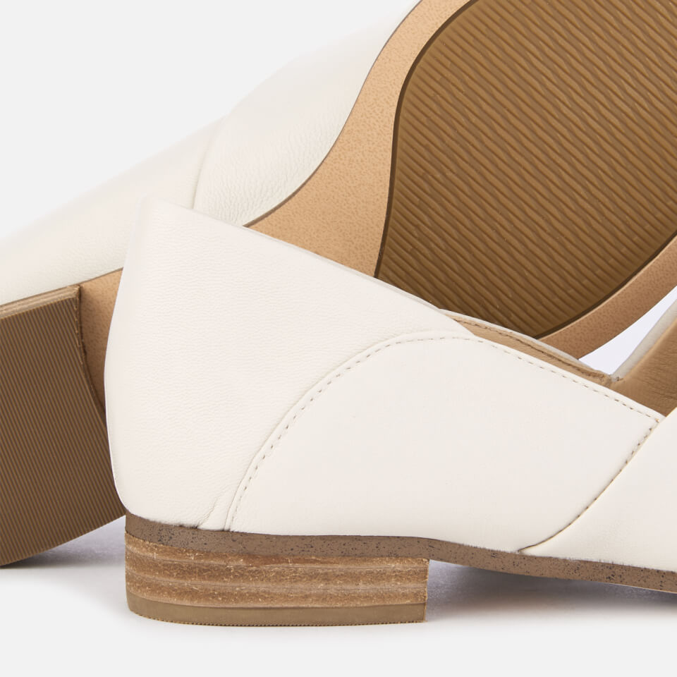 Clarks pure tone best sale white