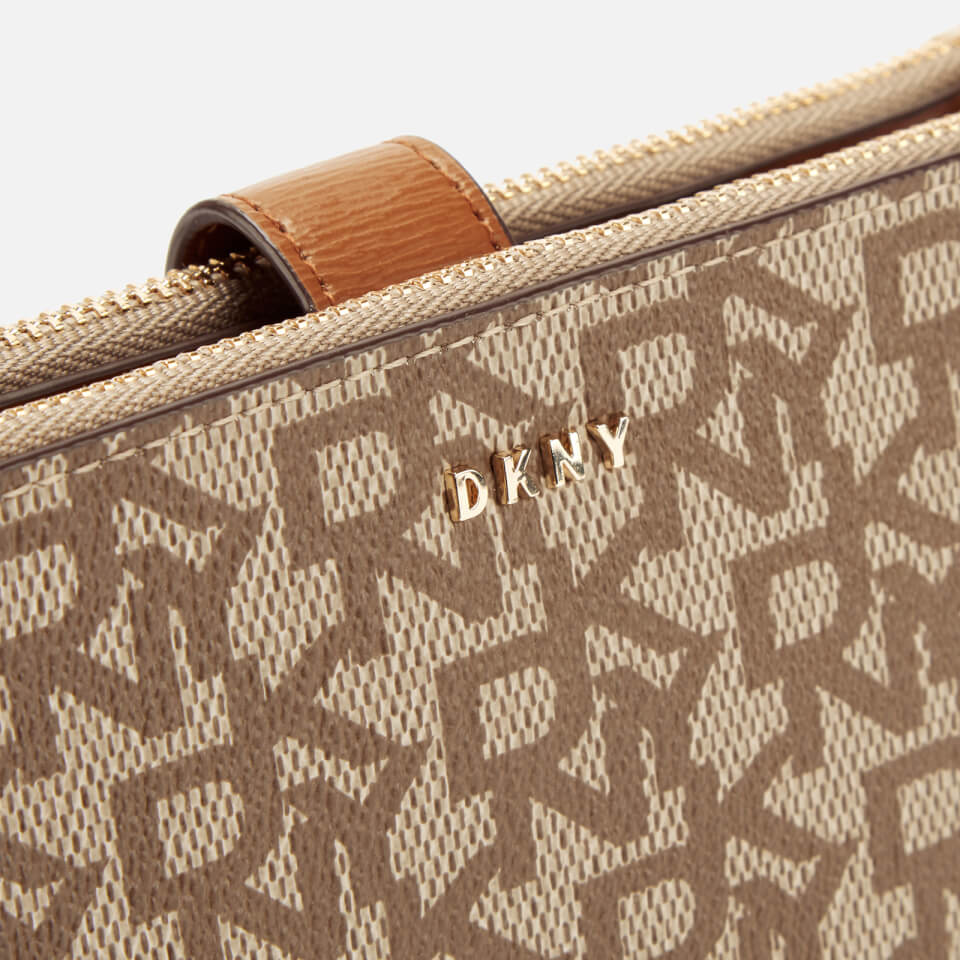 DKNY Women's Bryant Double Zip Cross Body Bag Wallet - Chino Logo/Driftwood