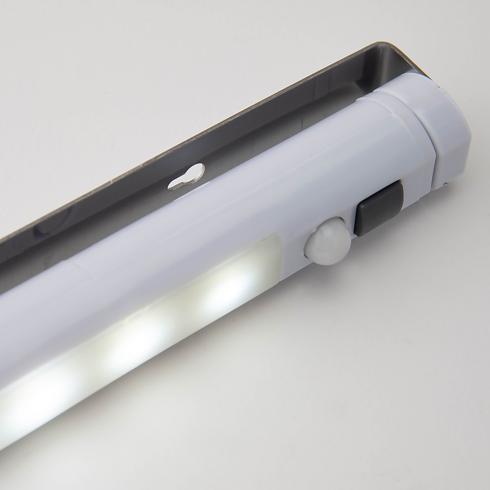 Arlec 9 PIR LED Battery Cabinet Light