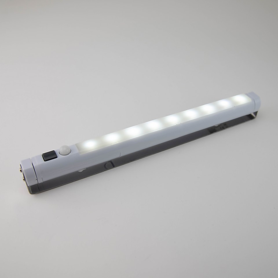 Arlec 9 PIR LED Battery Cabinet Light