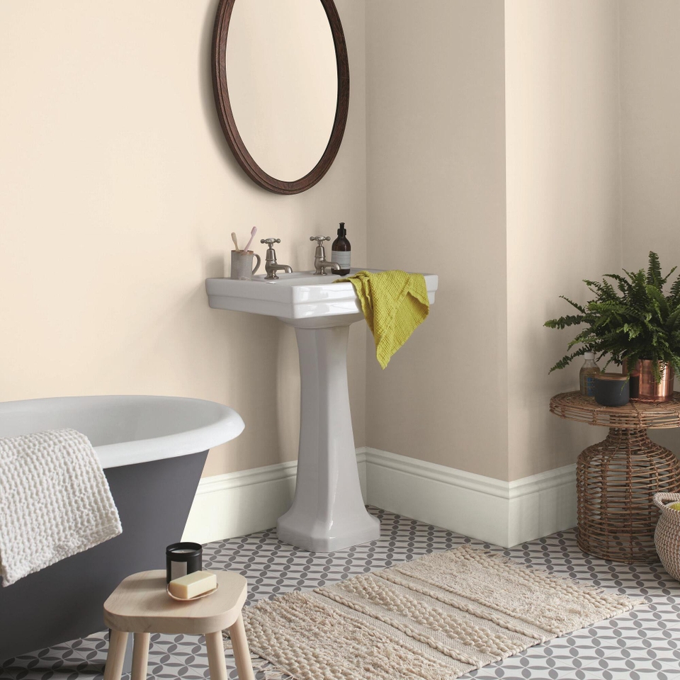 Dulux Matt Emulsion Paint Summer Linen - 5L | Homebase