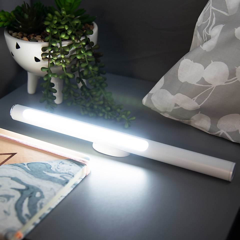 Arlec Rechargeable LED Dimmable Light