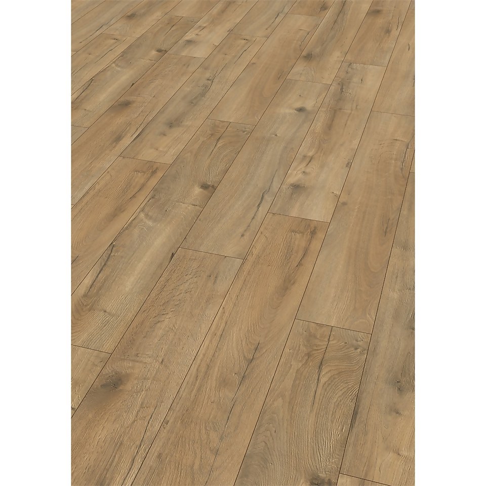 EGGER HOME Brown Loja Oak 8mm Laminate Flooring - 1.99 sqm Pack