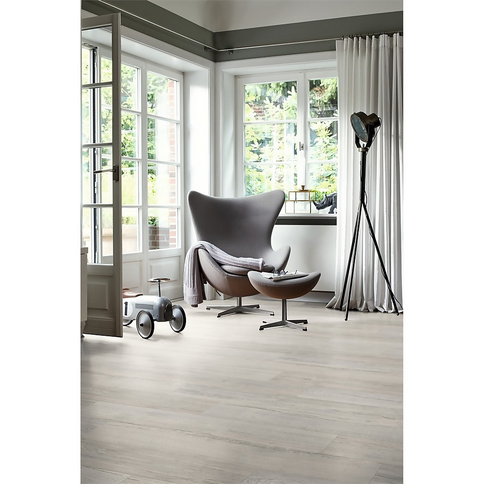 EGGER HOME Grey Elva Oak 10mm Laminate Flooring - 1.74 sqm Pack