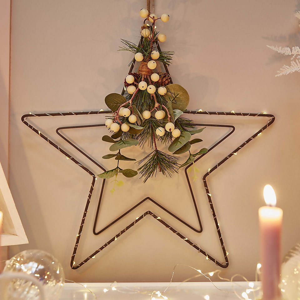 Pre-lit Mistletoe Wire Star Christmas Decoration (Battery Operated)
