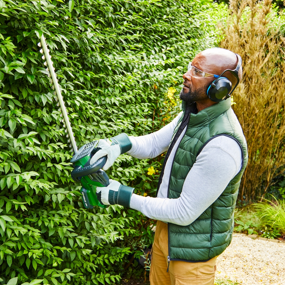Powerbase 20V Cordless Hedge Trimmer 51cm Homebase