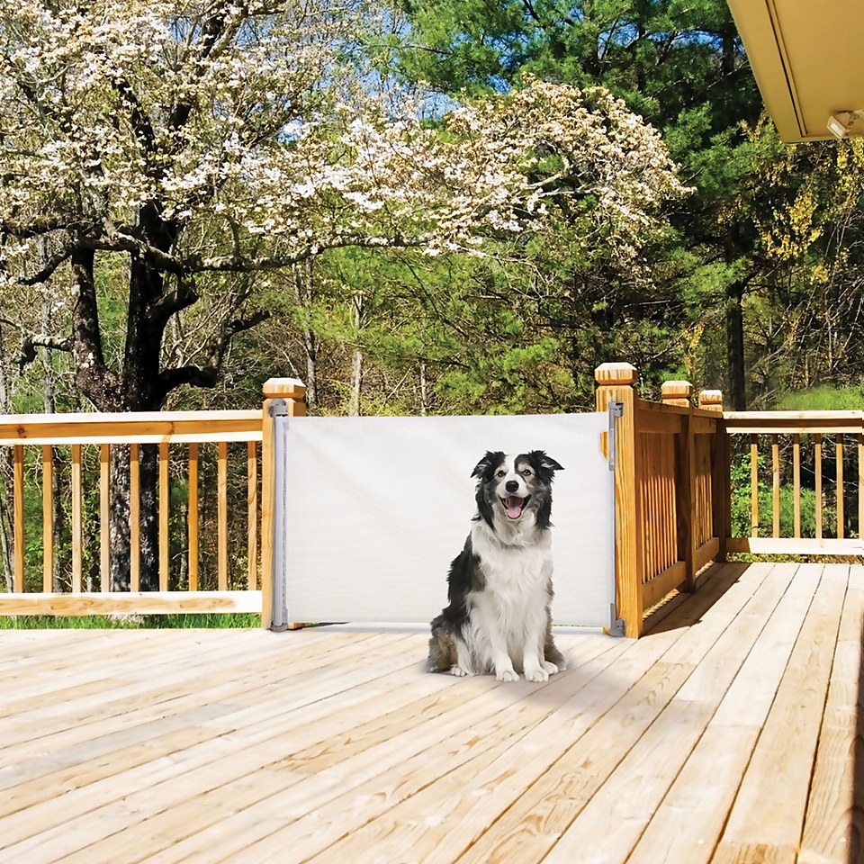 Dreambaby® Retractable Relocatable Hardware Mounted Mesh Safety Gate