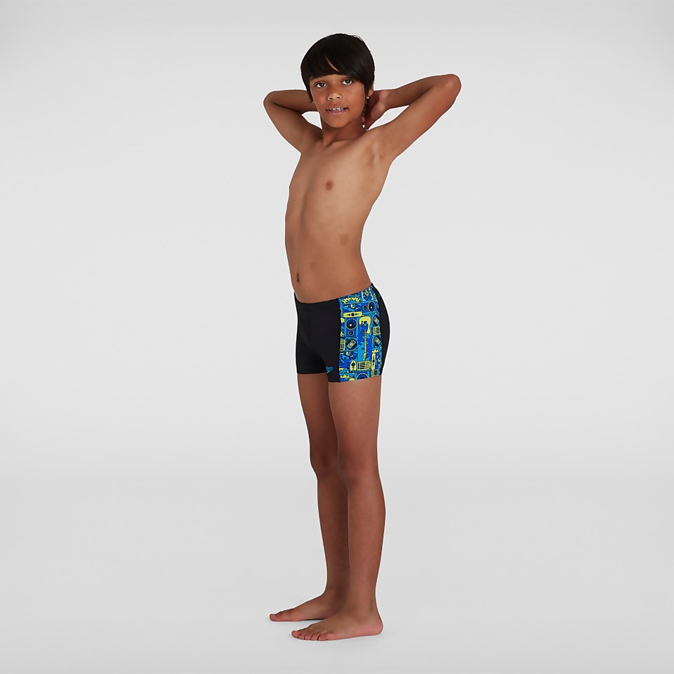 Jungen Allover Panel Aquashorts in Schwarz
