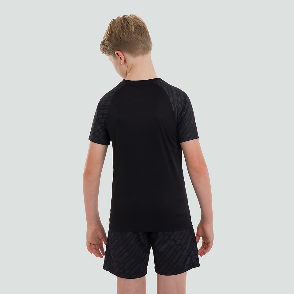 JUNIOR UNISEX VAPODRI PRINT SLEEVE LARGE LOGO TEE BLACK