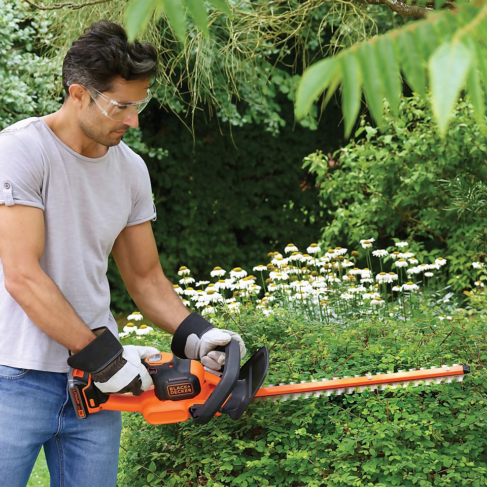 BLACK DECKER 18V Cordless Li ion 45CM POWERCOMMAND Hedge Trimmer GTC18452PC GB Homebase