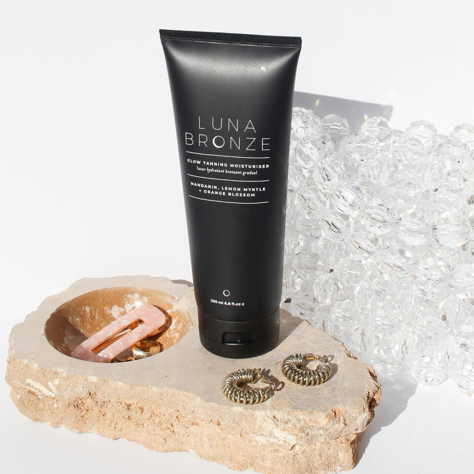 Luna Bronze Glow Gradual Tanning Moisturiser