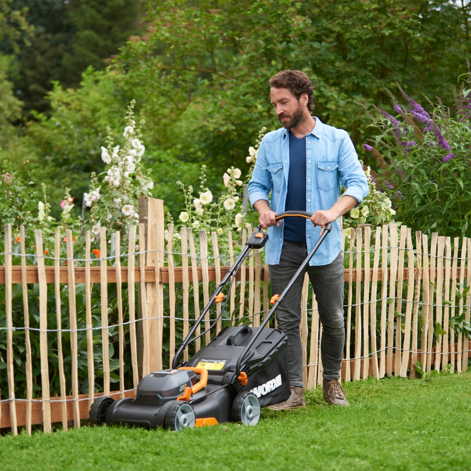 Worx 40V WG779E.2 Cordless Lawn Mower 34cm Homebase